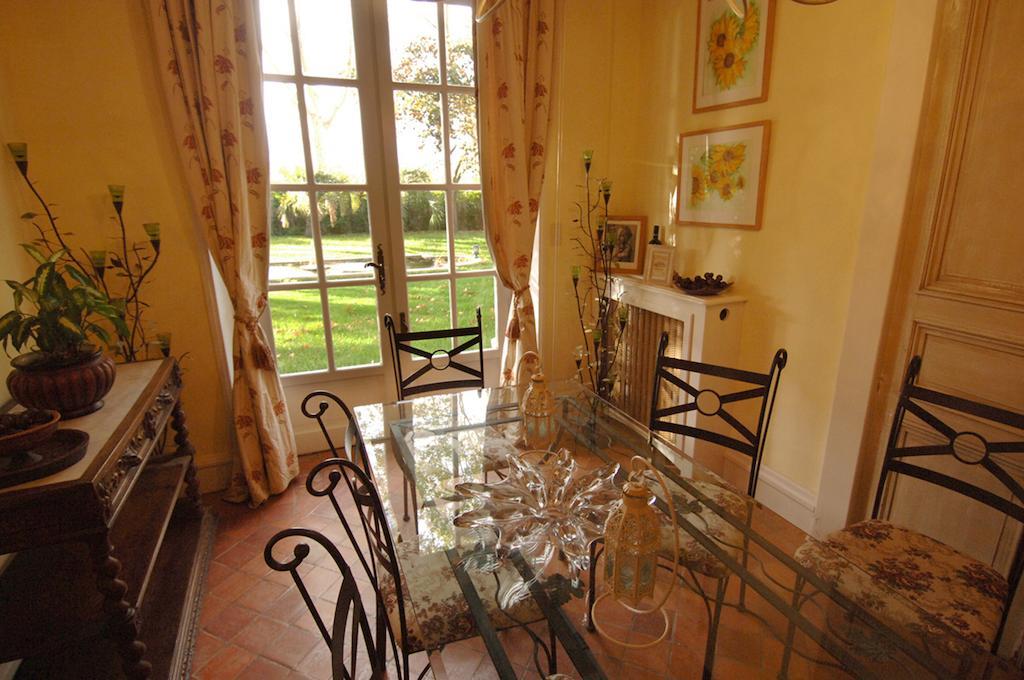Chateau Du Puits Es Pratx Bed & Breakfast Ginestas