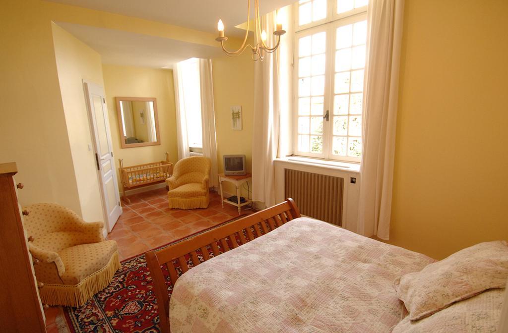 Chateau Du Puits Es Pratx Bed & Breakfast Ginestas