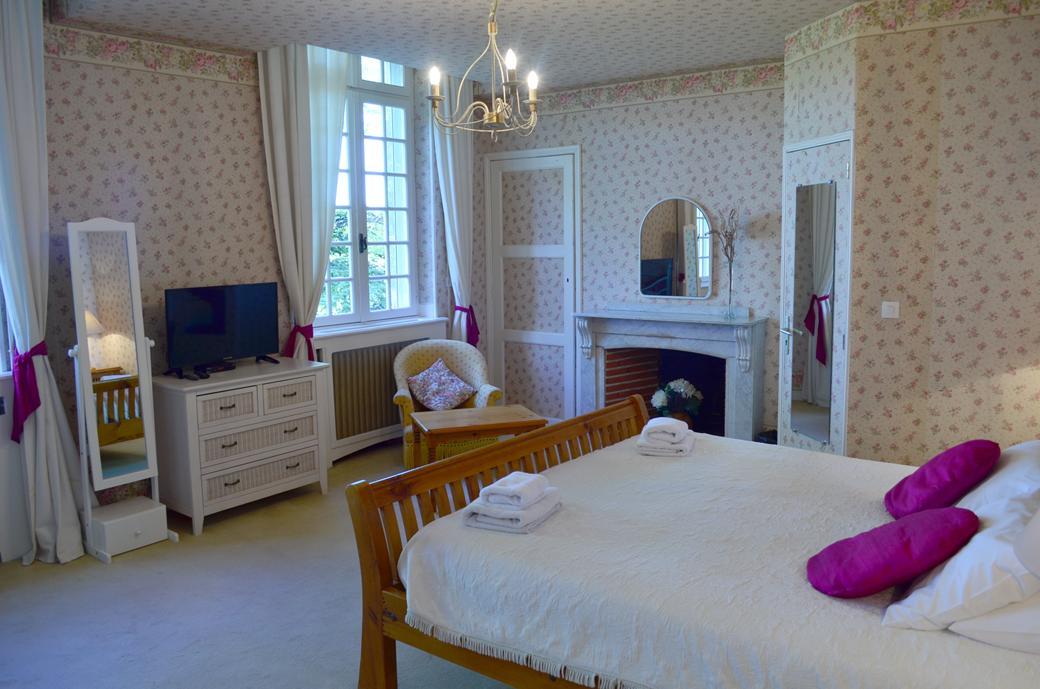 Chateau Du Puits Es Pratx Bed & Breakfast Ginestas